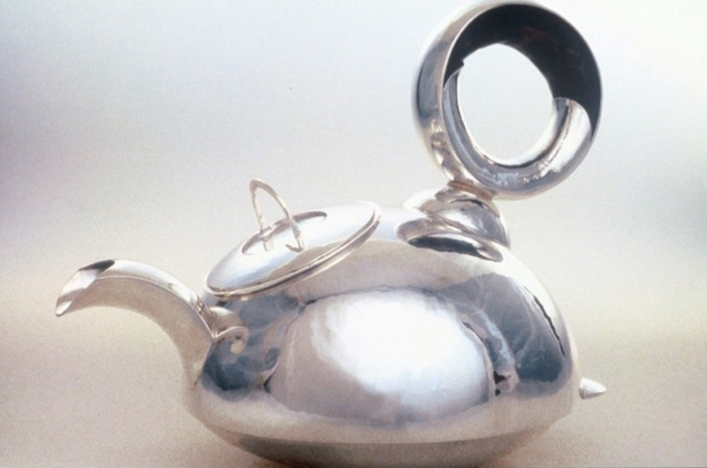 opsy Turvy Tea Pot w/interior strainer  *Private Collection